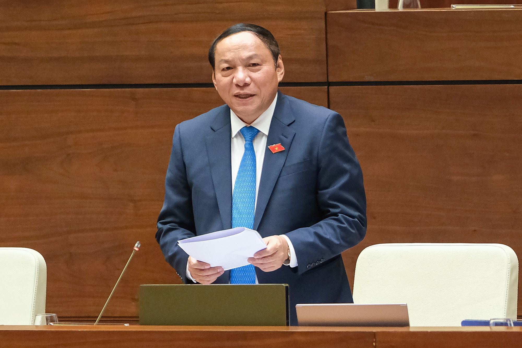 Bộ trưởng Bộ VHTTDL Nguyễn Văn Hùng trả lời chất vấn